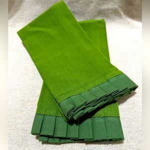 New Elf Green Fingertip Towels